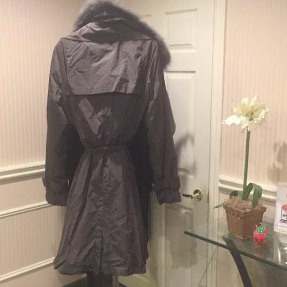 ⬇️ PD⬇️NWOT 3 season trench,removable fur lining,suited for women 5’2” or taller - Picture 3 of 10